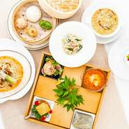 厳選料理。前菜、点心、海老料理、麺物 、デザートまで楽しめるコース。
（本日のスープ、季節の和え物、点心四種、自家製春巻き、山形県産鶏の塩唐揚げ、プリプリ大海老チリソース、麺物、ちまき、本日のデザート）