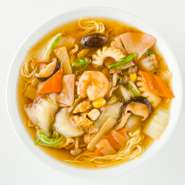 海老や生椎茸など13種のたっぷり具材を熱々の醤油餡で。