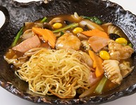 12種の具沢山の醤油餡を麺に絡めて。