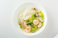 大振りの海老など9種の具材、旨味ある塩味ベースの餡で。