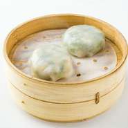 ニラと海老の餡をもっちりとした皮で包んだ一品。