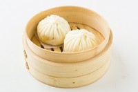 ふわふわの生地と豚肉と椎茸が風味豊かな餡が最高。