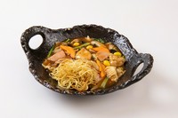 12種の具沢山の醤油餡を麺に絡めて。
[大盛り]1650円
[小盛り]880円