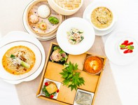 厳選料理。前菜、点心、海老料理、麺物 、デザートまで楽しめるコース。
(本日のスープ、季節の和え物、点心四種、自家製春巻き、山形県産鶏の塩唐揚げ、プリプリ大海老チリソース、麺物、ちまき、本日のデザート)