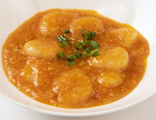 プリプリの食感がたまらない大海老の特製エビチリ