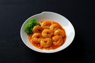 プリプリの食感がたまらない大海老の特製エビチリ