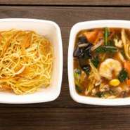 12種の具沢山の醤油餡をパリっとした麺にからめてお召し上がりください。

【アレルギー性食品について】
卵・小麦・海老・イカ・ごま・大豆・鶏肉・豚肉