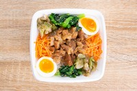 豚バラ肉を甘辛いタレでとろっとろに煮込んで白飯にかけた、八角のスパイス香る台湾定番の屋台めし！

■本製品に含まれるアレルギー物質
小麦・卵・牛肉・ごま・大豆・豚肉・ゼラチン