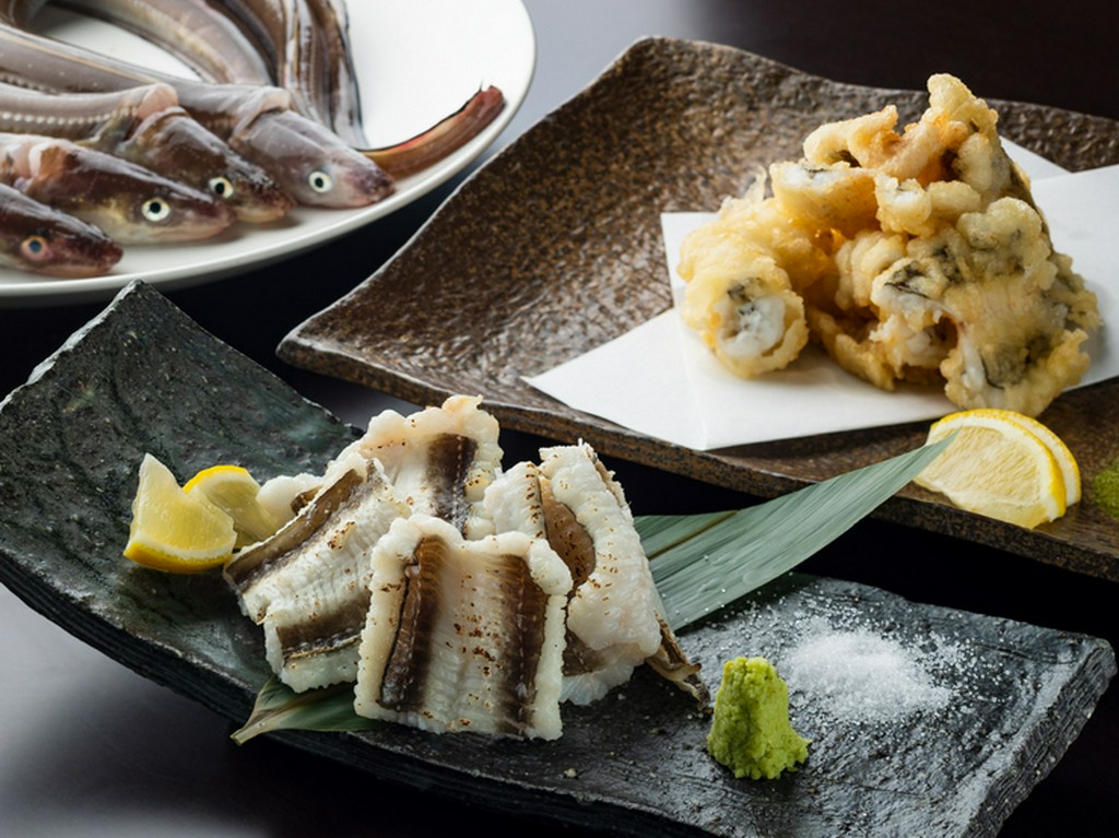 ふっくらとした食感が楽しめる『穴子の白焼き』