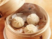 “肉の旨み”を余すことなく堪能する出来立てホカホカの『黒豚小籠包』