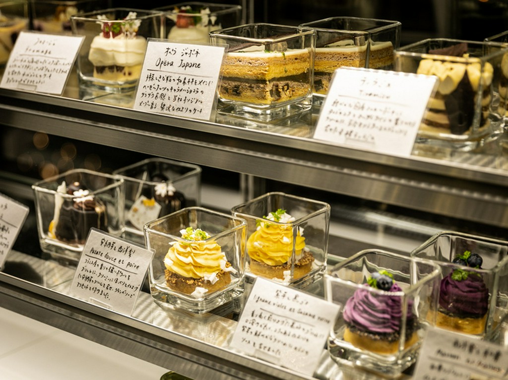 専属パティシエのつくるスイーツは、まるで小さな宝石箱のよう