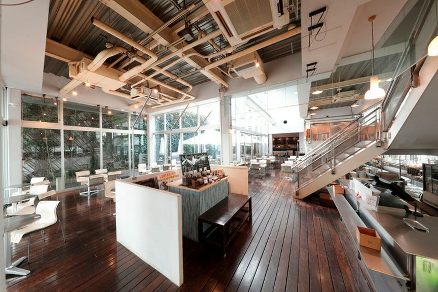 原宿とは思えない光が差し込むオシャレな空間!!