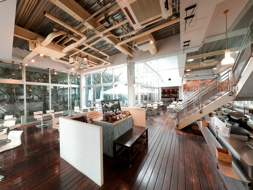 原宿とは思えない光が差し込むオシャレな空間！！