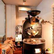 当店のコーヒーはすべてプロバット社製焙煎機( 店内設置）により当店焙煎師が焙煎しています。