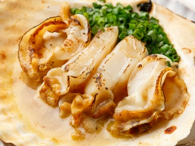 活ホタテ貝 バター醤油炭火焼き