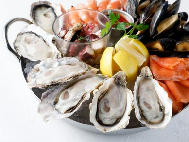 兵庫県産・長崎県産のぷりぷりで濃厚な牡蠣と旬の魚介を楽しむ『オーシャンプラッター　FOR3』