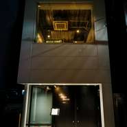 歌舞伎座の裏手に佇む一軒の隠れ家ステーキハウス。落ち着いた空間の大人のためのステーキハウスです。