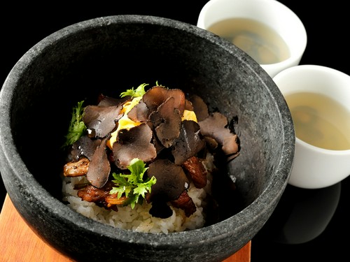 トリュフの石焼ビビンバ（コースの一品）