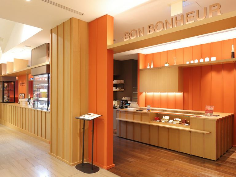 「銀座三越」の4階のフレンチカフェ