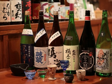 週替わりの季節の日本酒を用意。料理と併せて満喫あれ