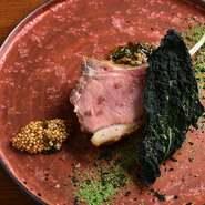 千葉県君津の猟師・澤田さんにとって貰った「猪肉」や「鹿肉」は、季節によってテイストも変化。脂肪が少なくあっさりと食べられる夏の肉と、濃厚な味わいの冬の肉。それぞれのおいしさを満喫できます。