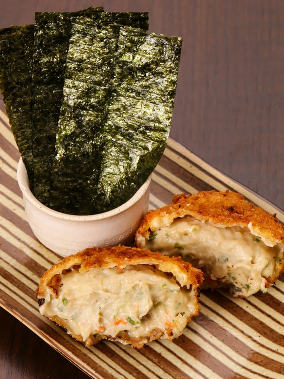 カニ味噌と海苔が醸し出す味わいがたまらない『カニ味噌クリームコロッケ』