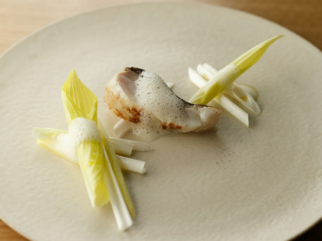 素材から火の入れ方にもこだわる「魚料理」