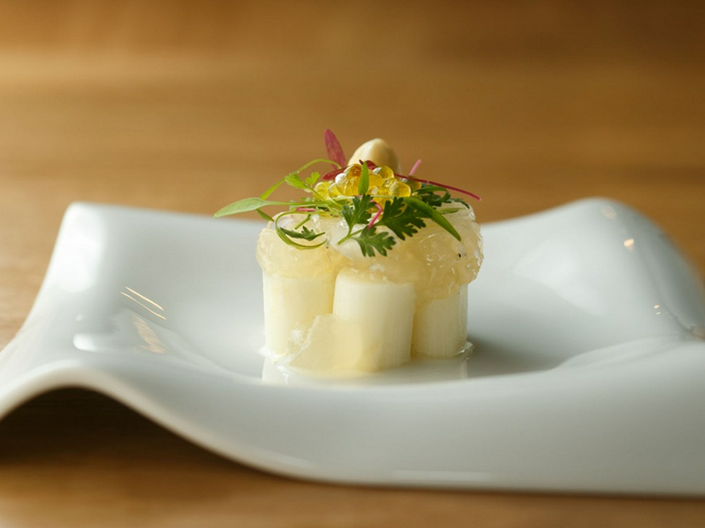 季節の食材や地方で獲れる珍味などを厳選して料理に使用