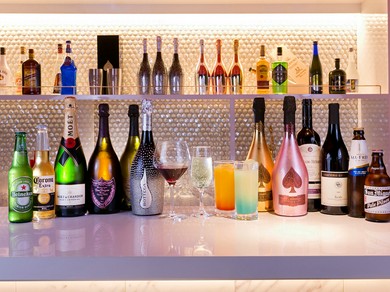 ソムリエ厳選のワインがずらり。種類豊富なグラスワインも　