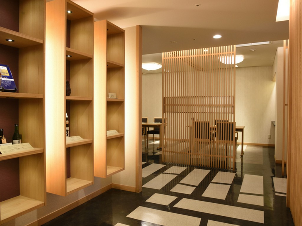 日本酒は兵庫県の歴史ある酒どころから仕入れるこだわりの品揃え