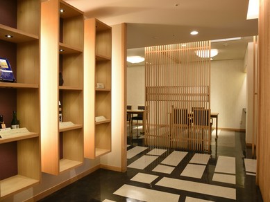 日本酒は兵庫県の歴史ある酒どころから仕入れるこだわりの品揃え