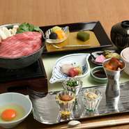 神戸牛や有馬山椒など、地元の名産を使った料理でゲストを魅了