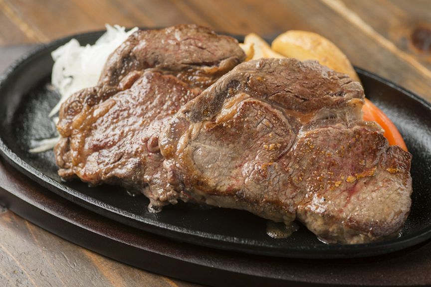 自家製ステーキソースがベストマッチ。たくさん食べても重くならない『リブロースステーキ』