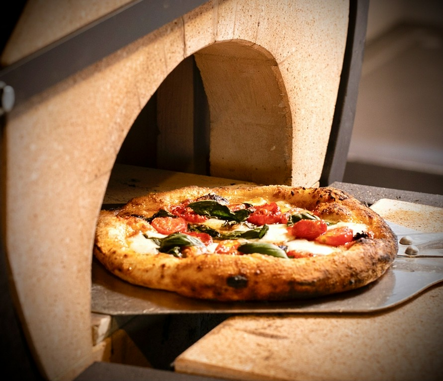 『能登の珪藻土ピッツァ窯で焼き上げるMADE IN JAPANのピッツァスタイル』