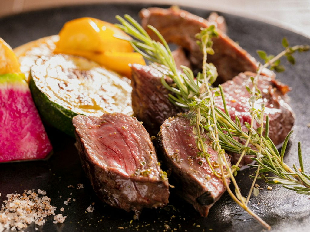 蝦夷鹿の天然溶岩石グリル（150g）