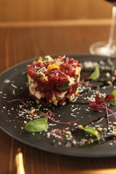 『青森産　霜降り馬肉とラルドのタルタル（100g）』