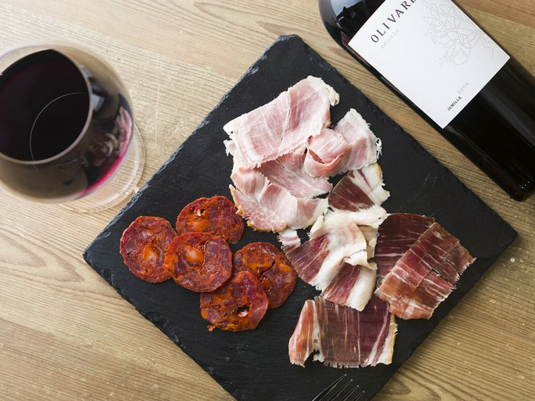 スペイン産最高ランクの豚肉を味わう『イベリコ豚ハム 盛合せ』