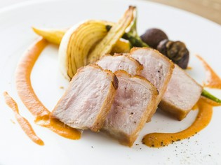 淡いピンク色にうっとり。肉汁あふれる『イベリコ豚のソテー』