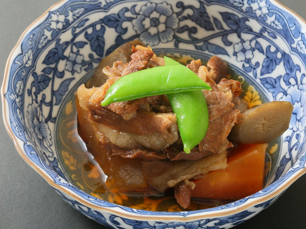 「魚の煮付け」や「野菜の煮物」など、煮込み料理を得意