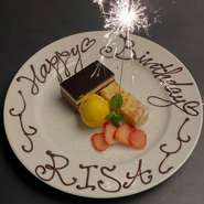 お誕生日や記念日、デートなどの特別なひとときも、T4で思い出に残る時間を！追加料金で華やかなデザートプレートのご用意が可能です。大切なあの人にお祝いのメッセージを添えて...