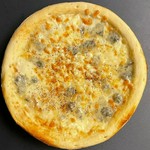 ~quattro formaggi served with honey~
