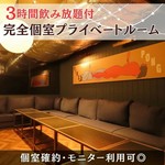 完全個室のプライベートルームは6～12名様でご利用が可能。ふかふかのソファーはゆったり過ごすのに最適。
