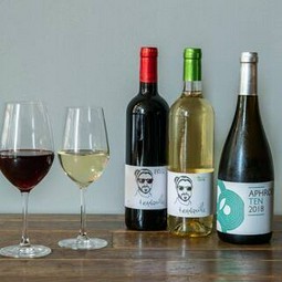 約30種（ビール、ワイン、各種サワーやカクテル、ソフトドリンク）のドリンクが飲み放題のコースです。