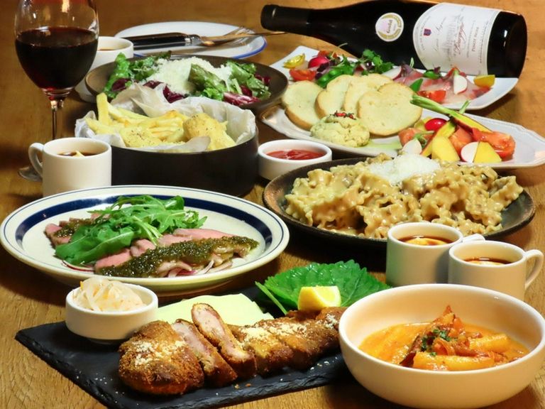 菜園風カルパッチョや仔牛のタン、ポルチーニ香るパスタなど、贅沢な食材をバランスよく楽しむ全10品。