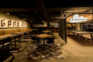 卓球をコンセプトにしたスタイリッシュ空間