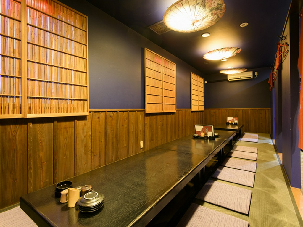 16名～22名まで利用可能な個室「群青の間」