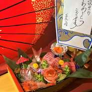 主役も参加者もみんな喜ぶ船盛！　旬のお刺身が盛りだくさんで写真映えも◎。
※写真は5、6人前：8250円