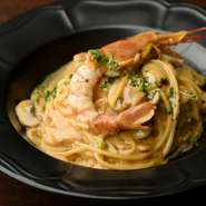 イタリア修業経験を持つオーナー監修のもと、自信を持って届ける本格イタリアン。旬の食材を活かした季節限定のパスタやお料理、見た目から驚かせる、SNS映え抜群のメニューまで。様々なバリエーションを用意。