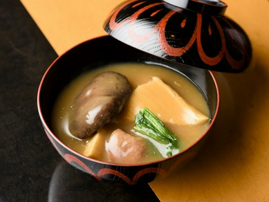 その味わいを堪能したい、金沢の代表的郷土料理『治部煮』