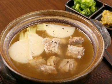 やわらかお肉と野菜の出汁。辛口な日本酒や焼酎にぴったりな『牛タンとカブのおでん』